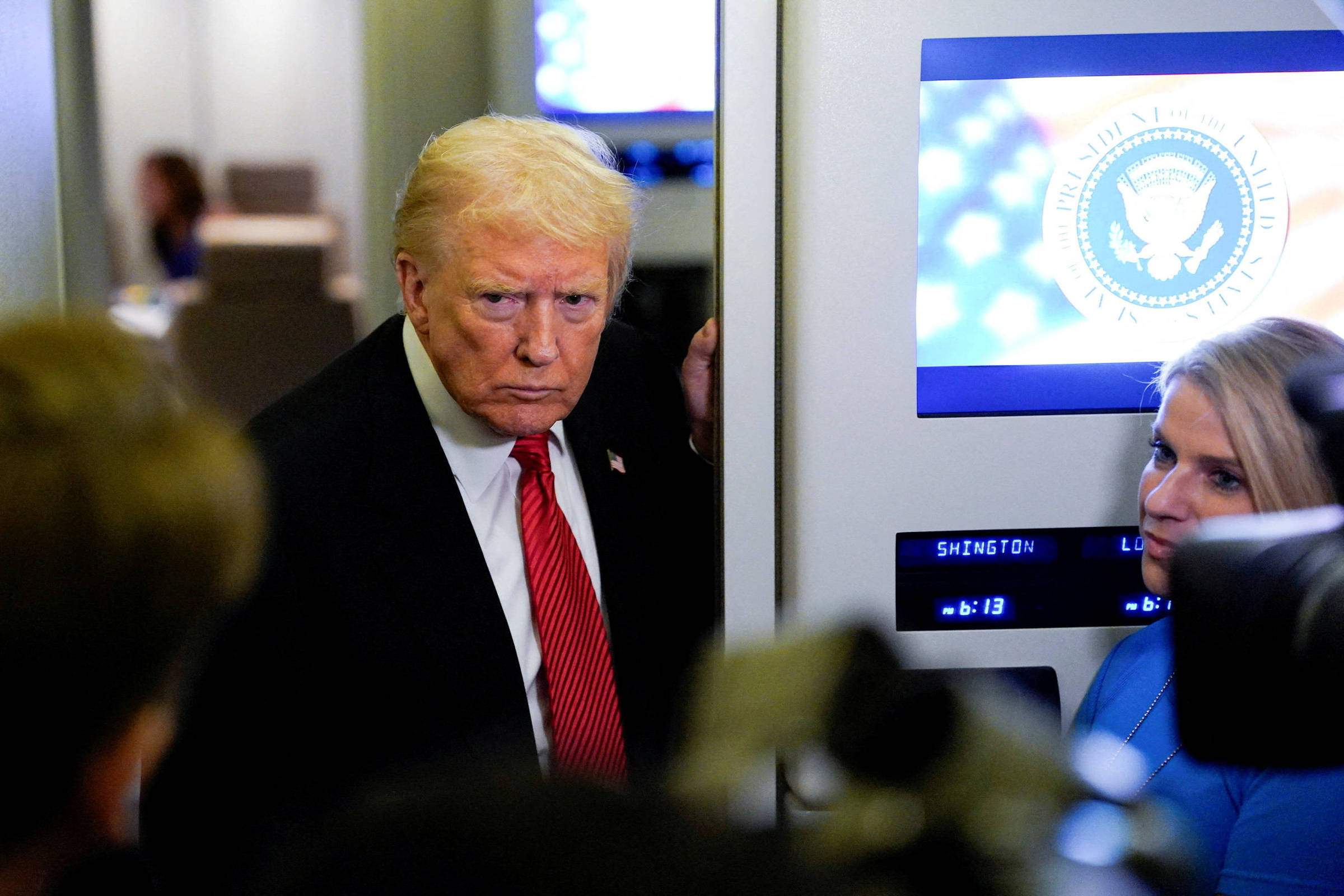Aprovação de Trump atinge 33% e ameaça republicanos nas midterms